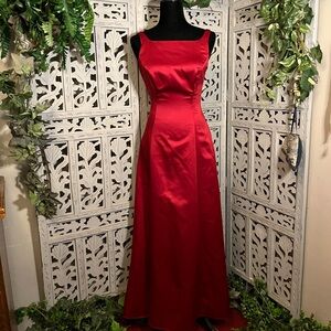 MICHAELANGELO VINTAGE CLASSY DEEP RED SILKY STRAPPED FORMAL MAXI PROM DRESS